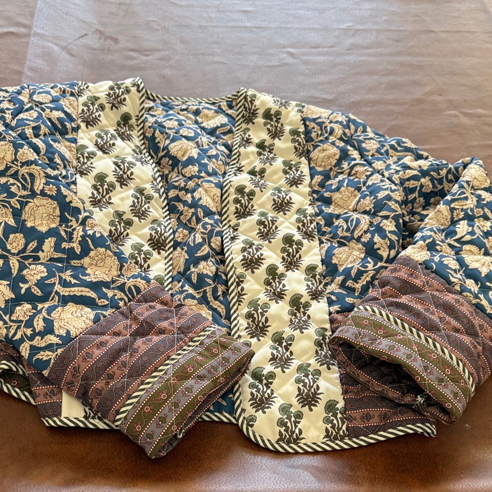 Floral Patterned Cropped Jacket Reversible - Picture 6 of 10